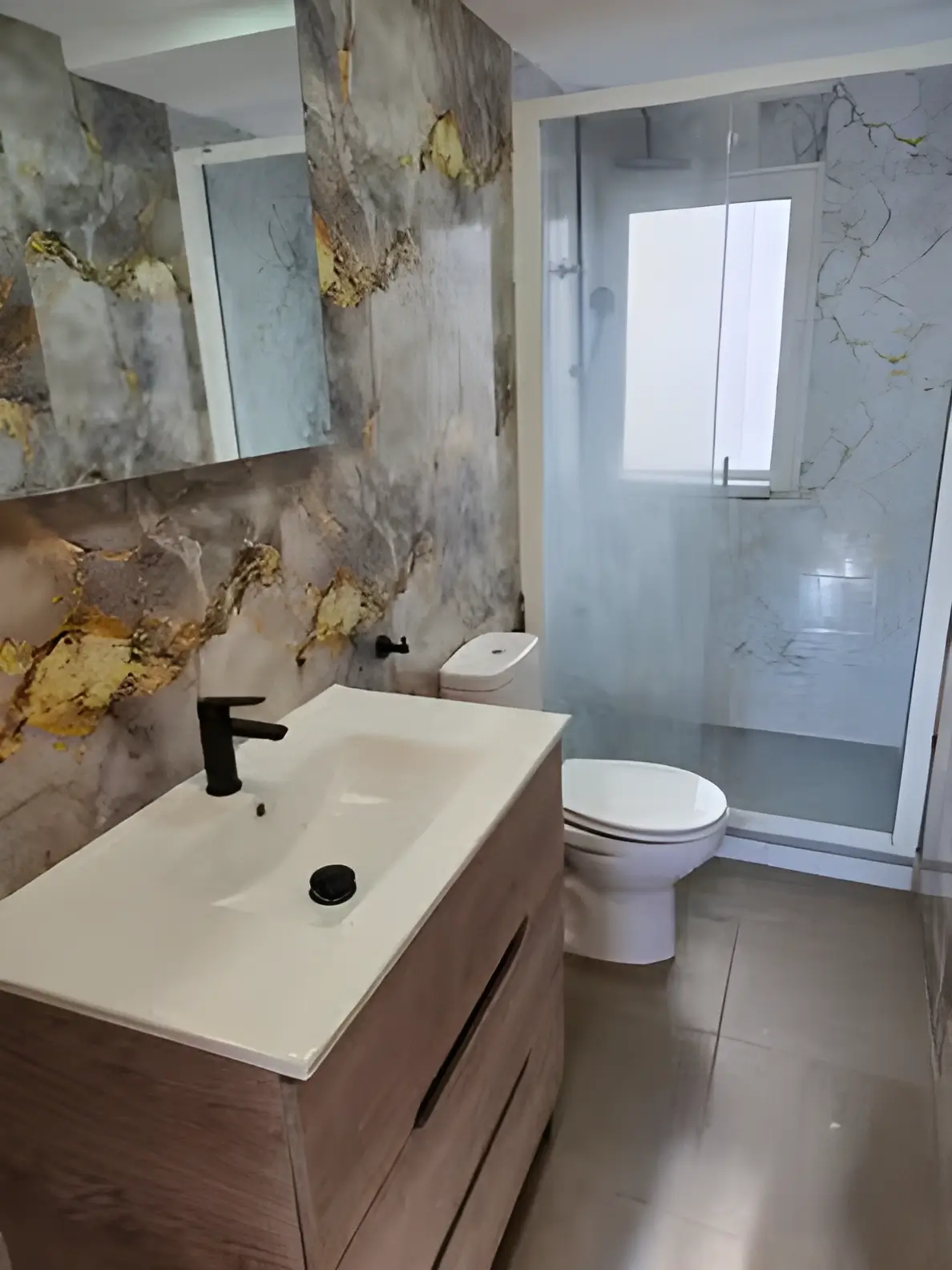 Reformas de Baños Getafe con plato de ducha moderno